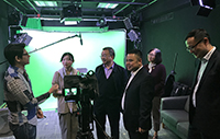 The delegation visits the e-teaching and research support facilities of CUHK